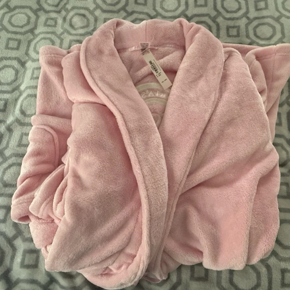 Victoria secret  Pink Plush Robe with Belt brand new - Picture 3 of 3